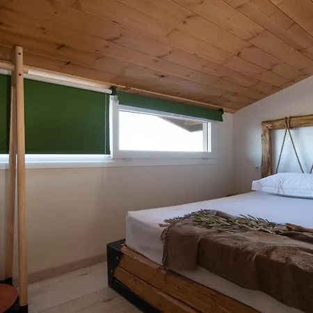 Simon Prive Vourvourou