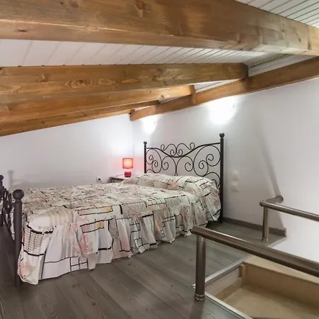 Simon Prive Vourvourou